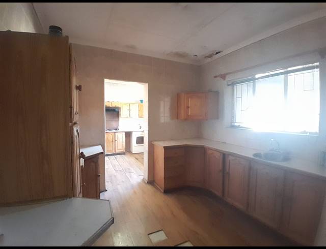 9 BEDROOM HOUSE FOR SALE IN BEDWORTH PARK